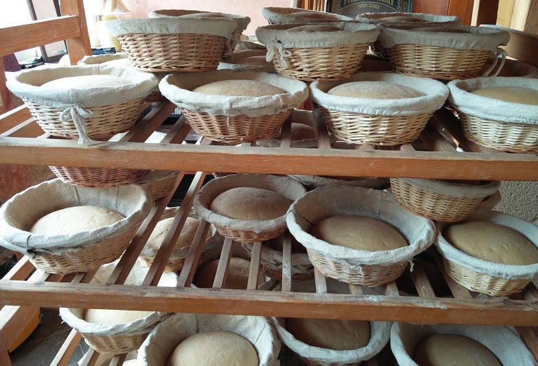 miches de pain au levain en monte